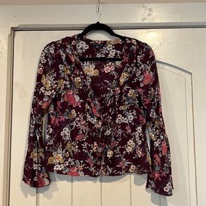 American Eagle floral long sleeve lace up top, great used condition.